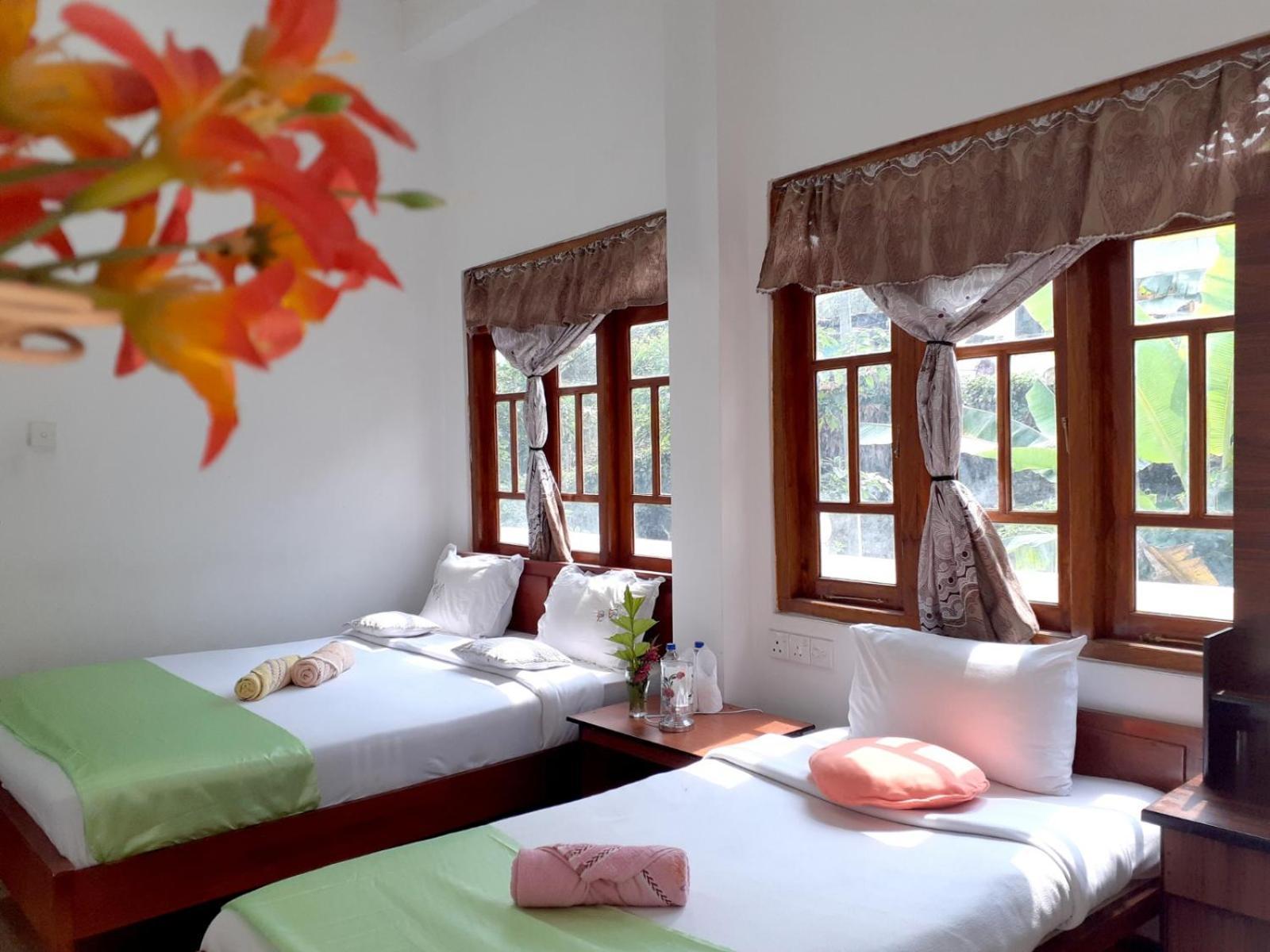 Subash Hotel نالاثانيا المظهر الخارجي الصورة