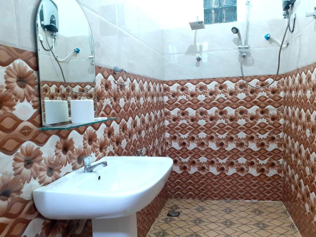 Subash Hotel نالاثانيا المظهر الخارجي الصورة